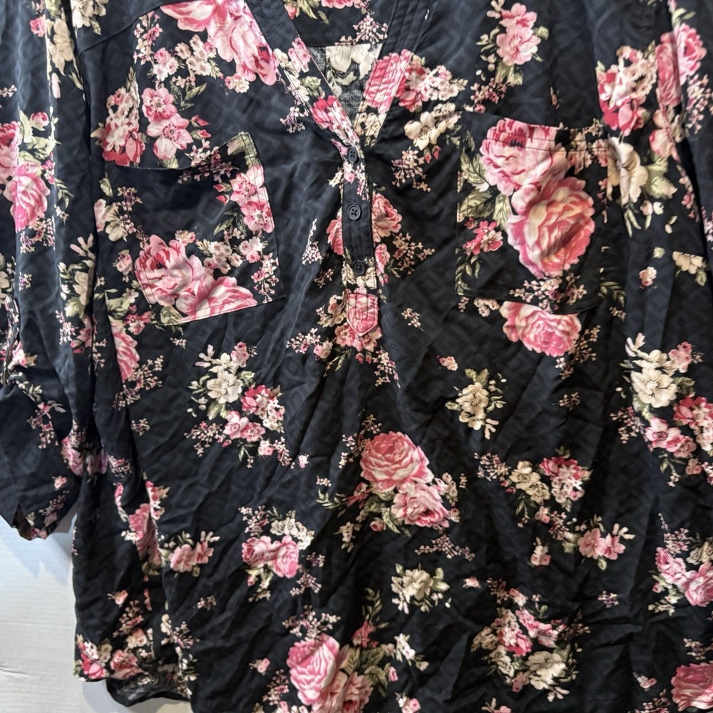 Torrid Women's Popover Top Plus Sz 4 Pink Black Floral Roll Tab Sleeves Pullover - Picture 5 of 9